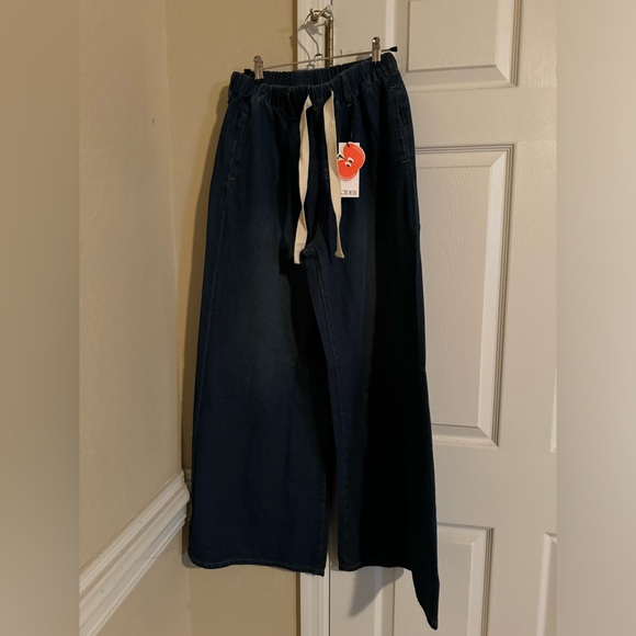 Cider wide leg jeans. Size medium. Runs a little big. - Picture 3 of 4